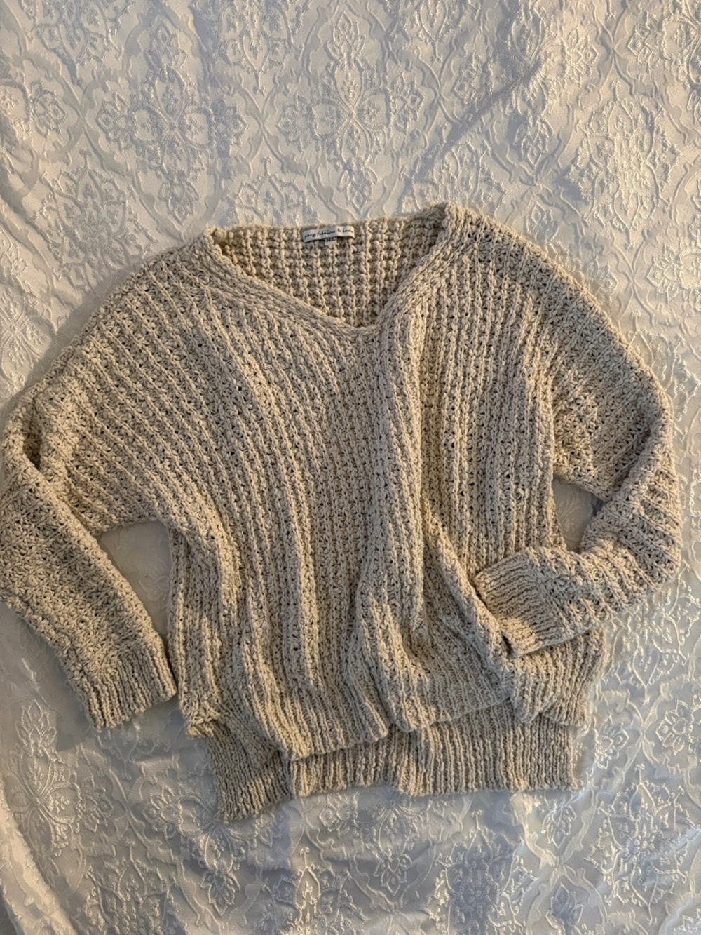 Young Fabulous & Broke Neutral Textured V-Neck Sweater size M/L